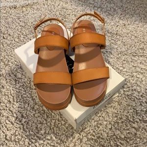 Slingback flat form sandals